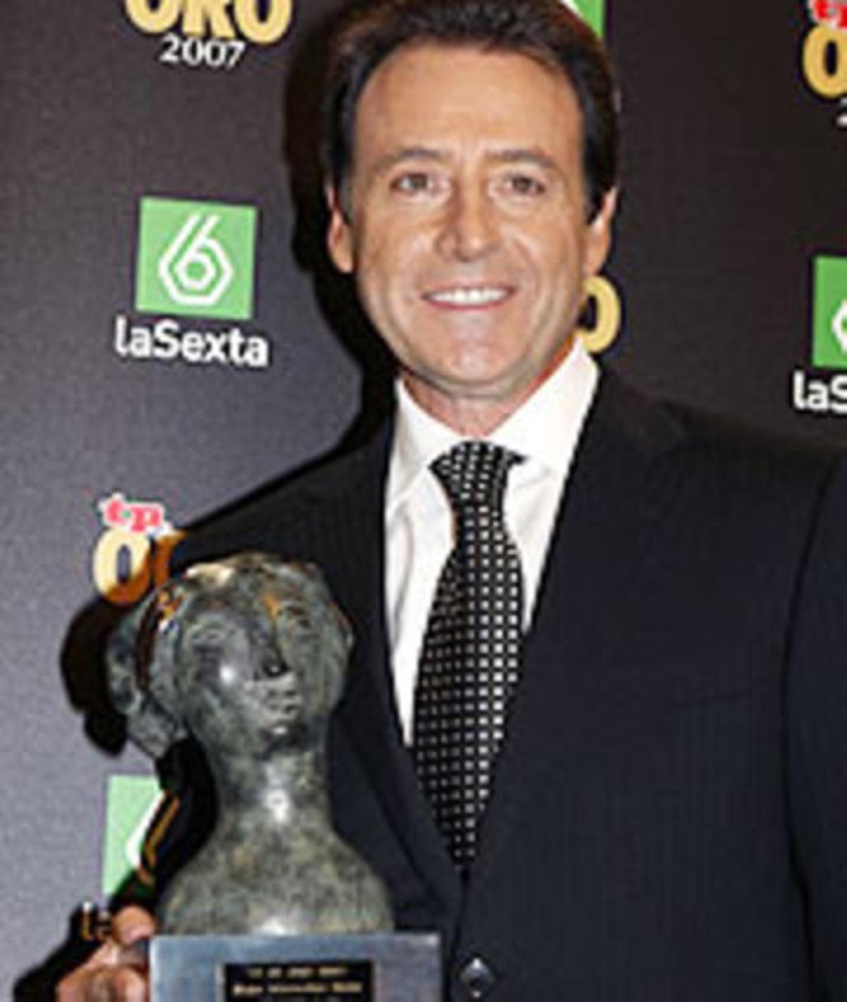 Matías Prats, premi TP d’Or 2007 al millor presentador d’informatius. Matías Prats, premi TP d’Or 2007 al millor presentador d’informatius.