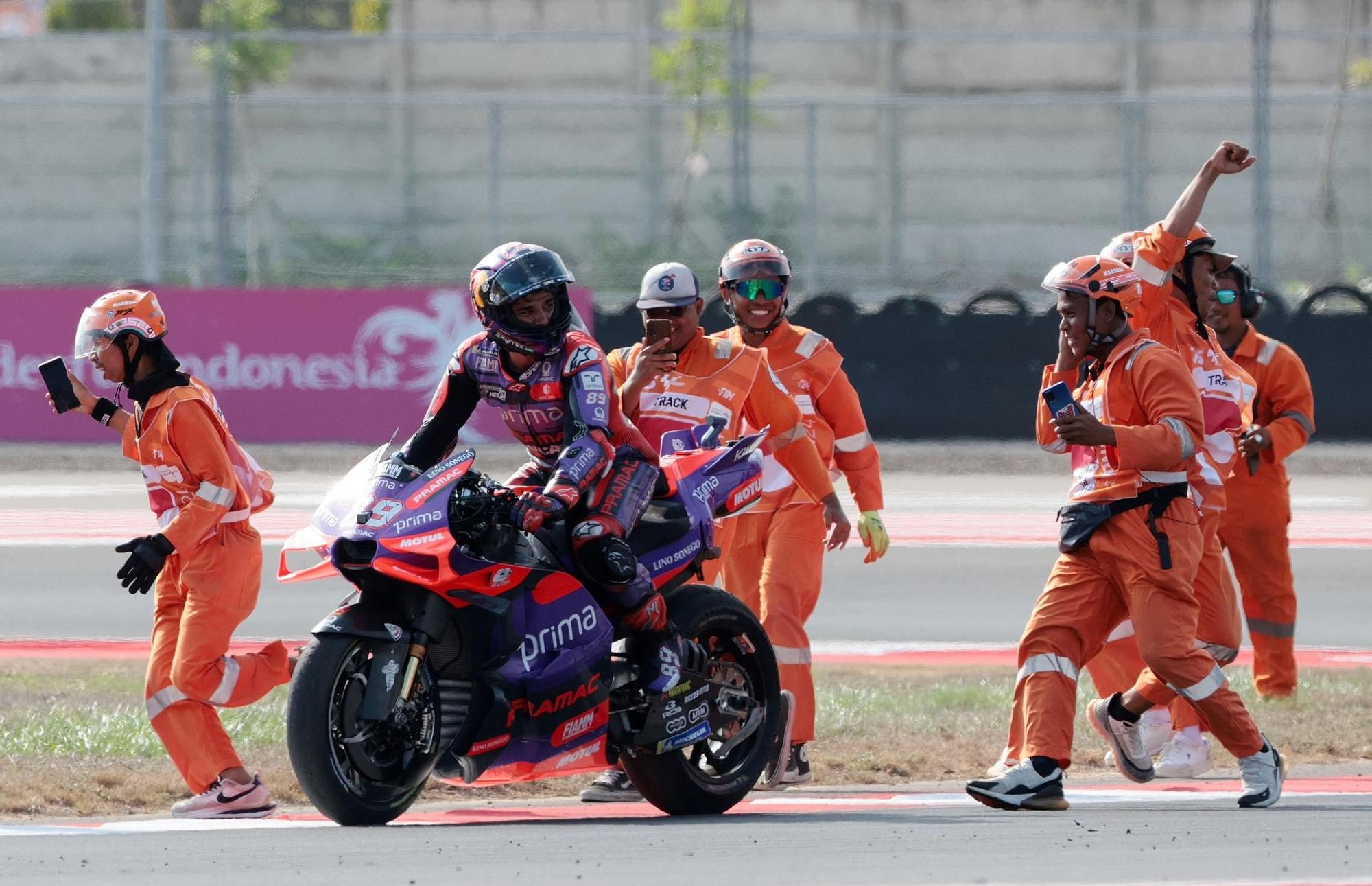 La Ducati de Márquez terminó en llamas: Así fue su abandono en Indonesia