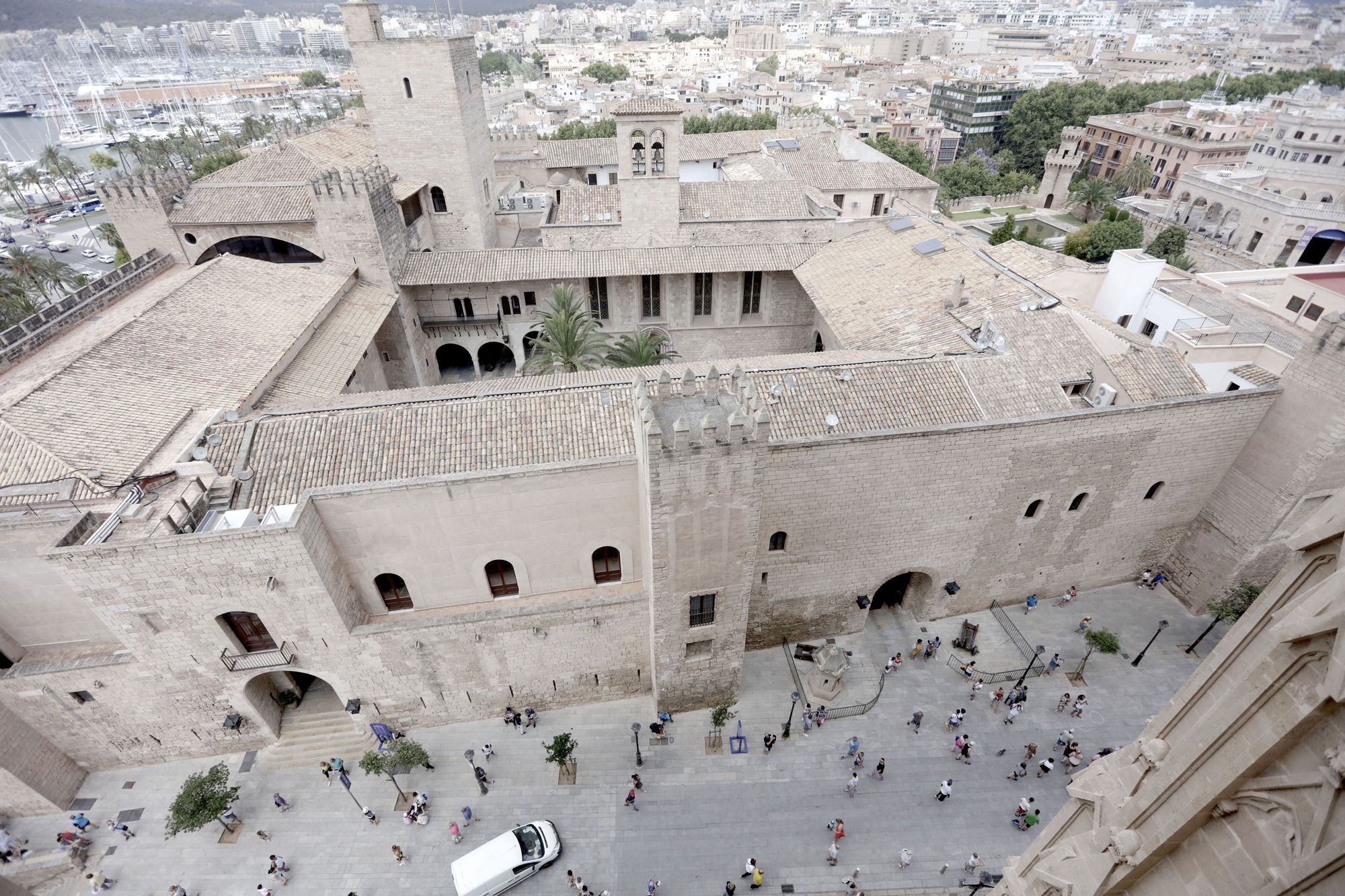 Spektakuläre Aussicht: So ist der Blick von der Dachterrasse der Kathedrale in Palma de Mallorca