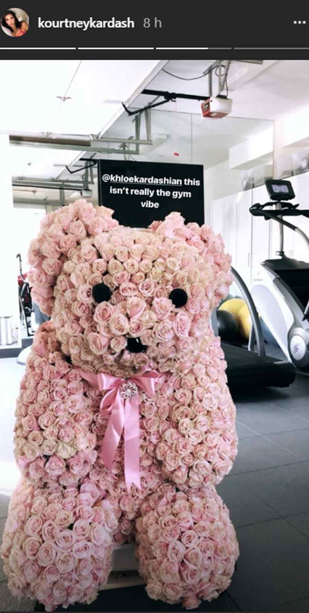 Oso de flores de Kourtney Kardashian