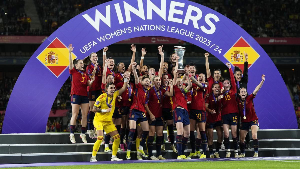 Las jugadoras de la selección española celebran el título de la UEFA Nations League