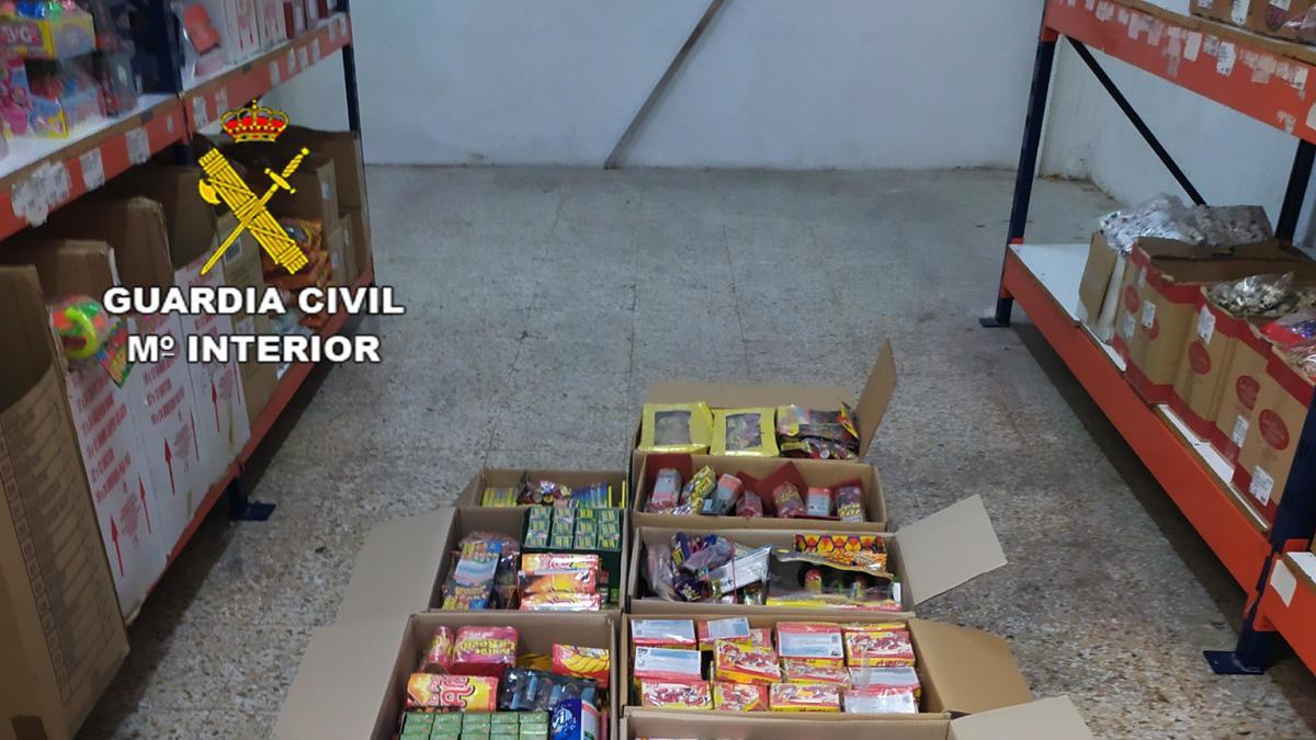 Hallan en una tienda  25.500 productos pirotécnicos caducados o sin marcado CE