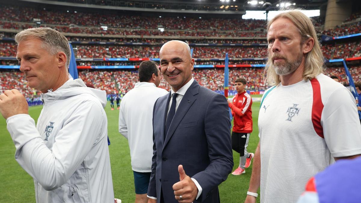 Roberto Martínez sonríe a cámara antes del partido contra el Congo