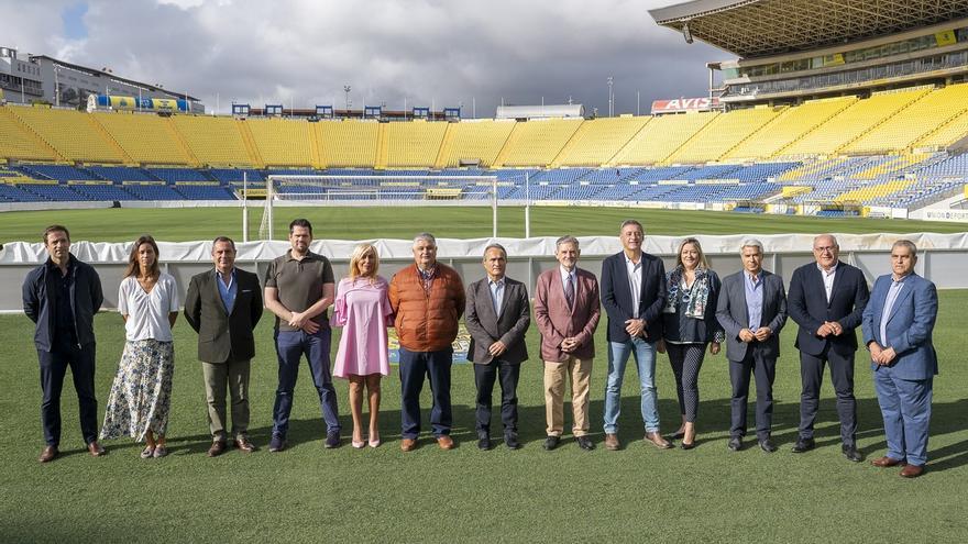 El Estadio de Gran Canaria recibe la visita de la Comisión de Evaluación de Sedes para la Copa del Mundo 2030