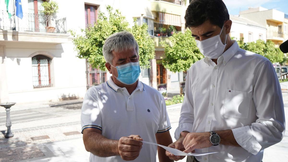 El concejal de Seguridad, Antonio González, y el alcalde de Coín, Francisco Santos.