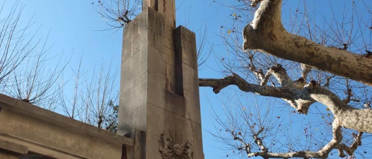 La reforma en el monumento se inició en enero y se quitó el escudo franquista.