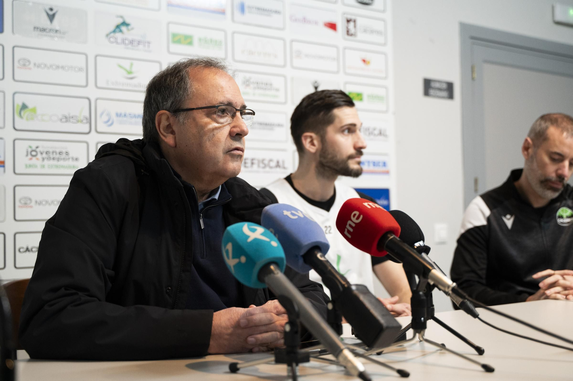 Presentación de Niko Rakocevic como nuevo jugador del Cáceres