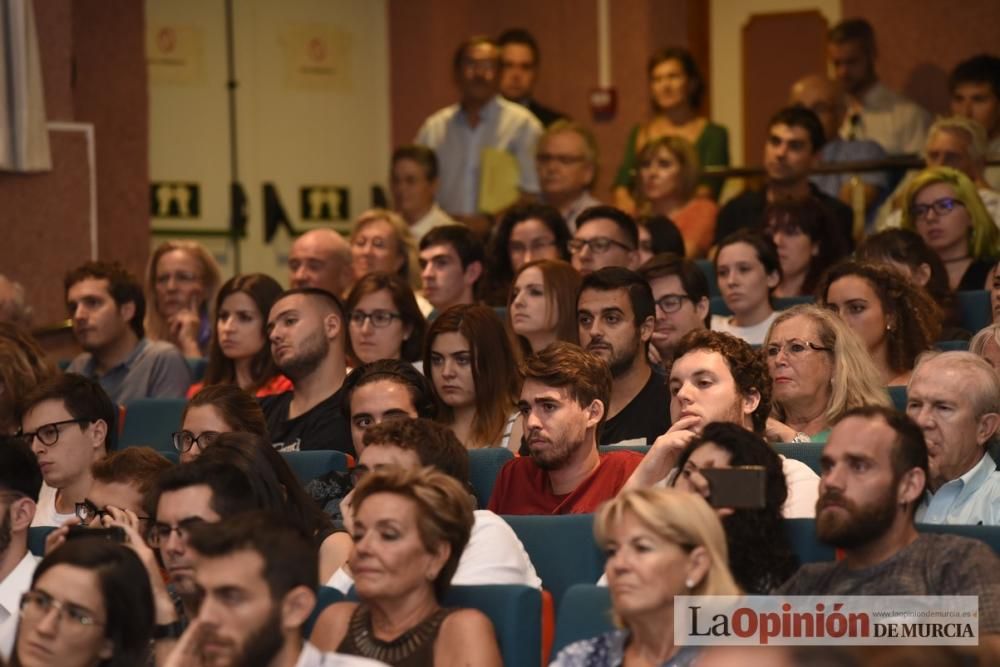 Conferencia de Arturo Pérez Reverte en la UMU