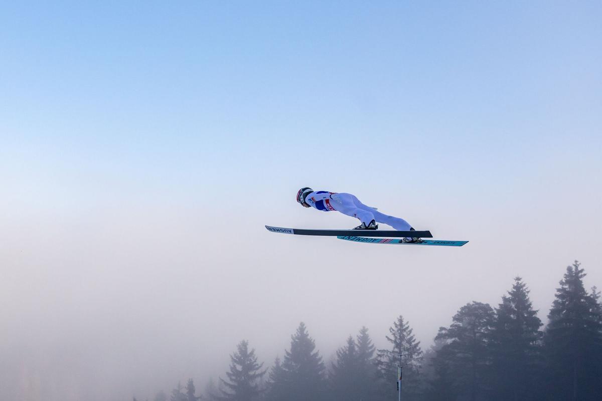 Un saltador d'esquí