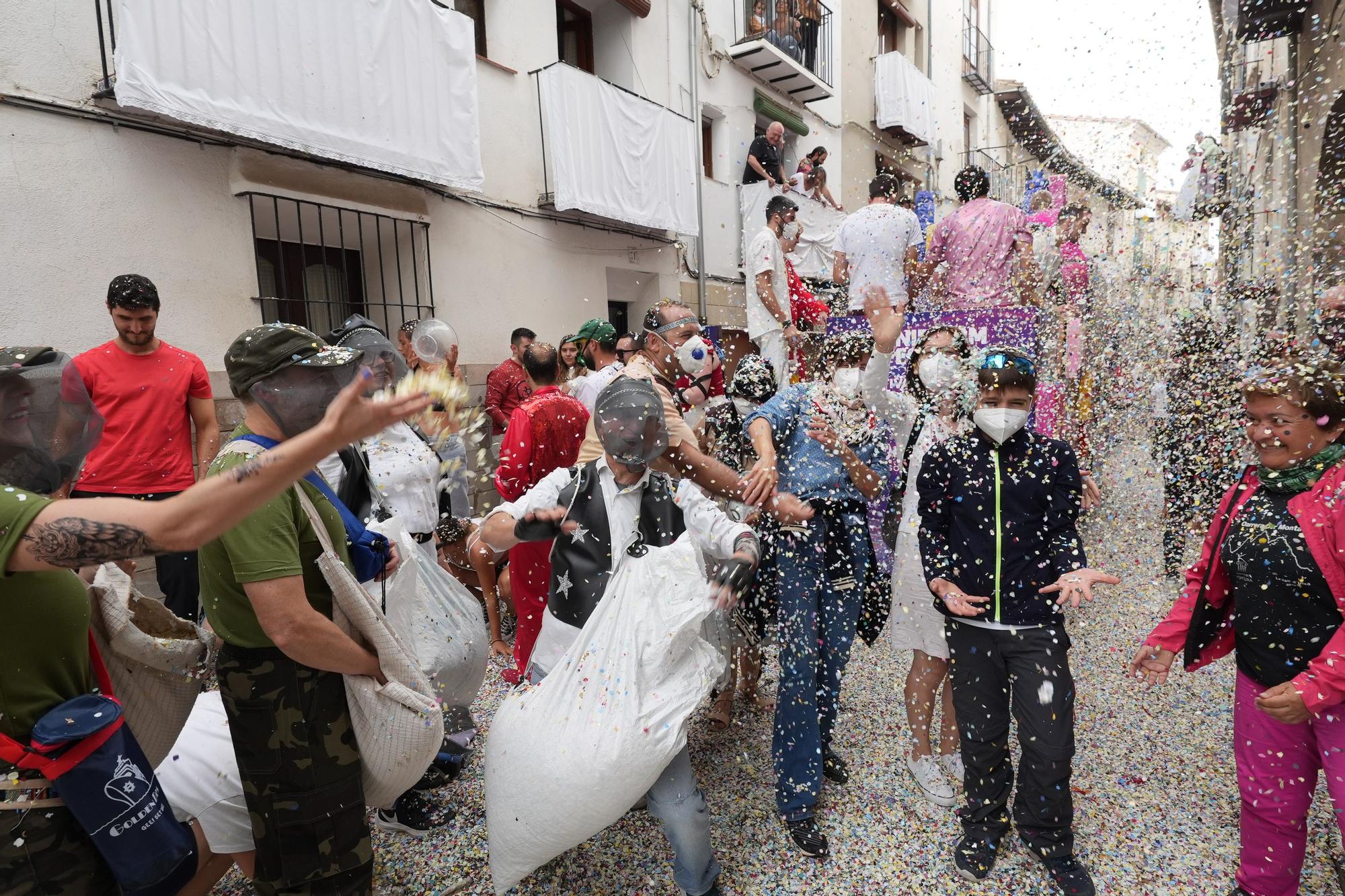 Búscate en el desfile de carrozas y disfraces de l'Anunci de Morella