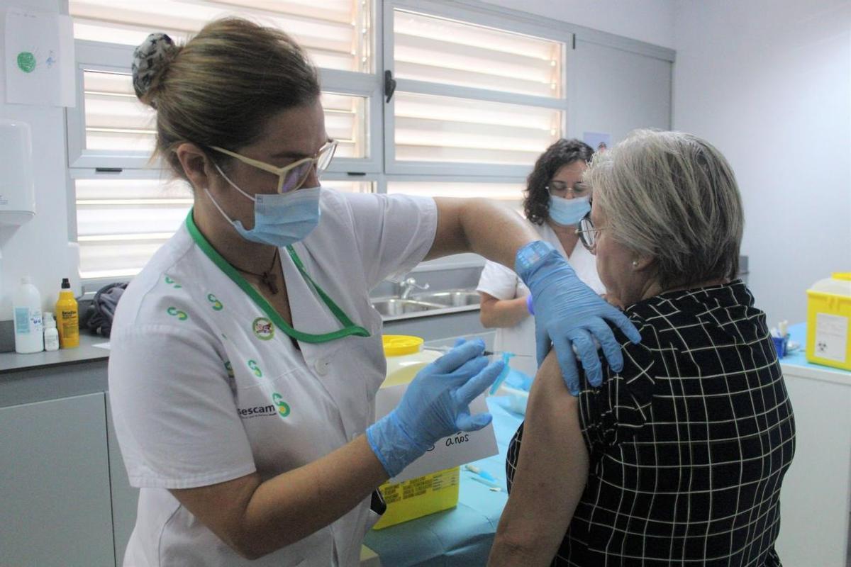 Archivo - Vacuna contra la gripe.