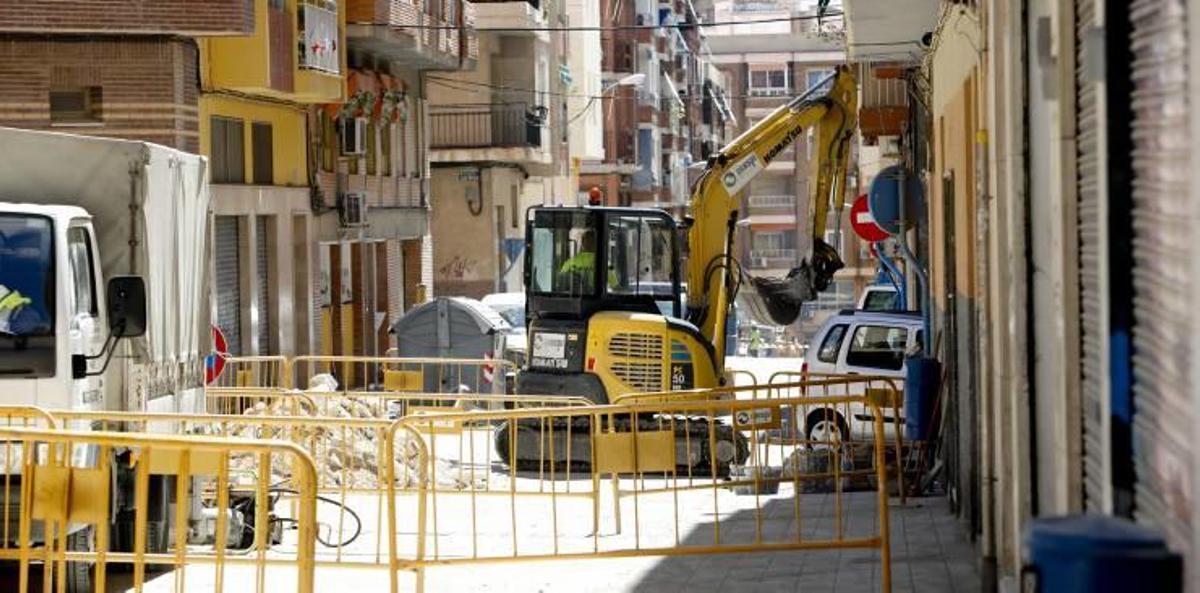 Comercio y vecinos de San  Blas piden aceras más anchas para la calle Pintor Gisbert