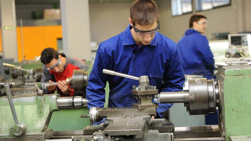 La pandemia mermó un 40% el estreno de jóvenes en el mercado laboral de Galicia