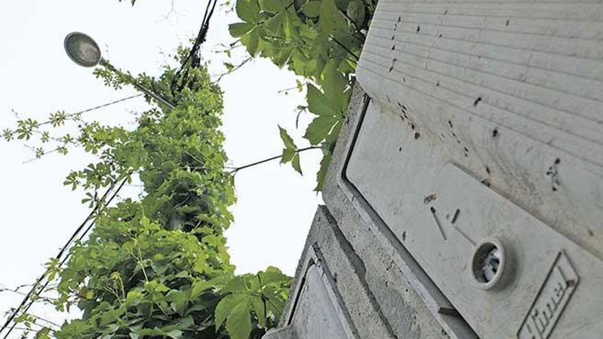 Imagen de una de las farolas de ses Argiles que contiene deficiencias técnicas.