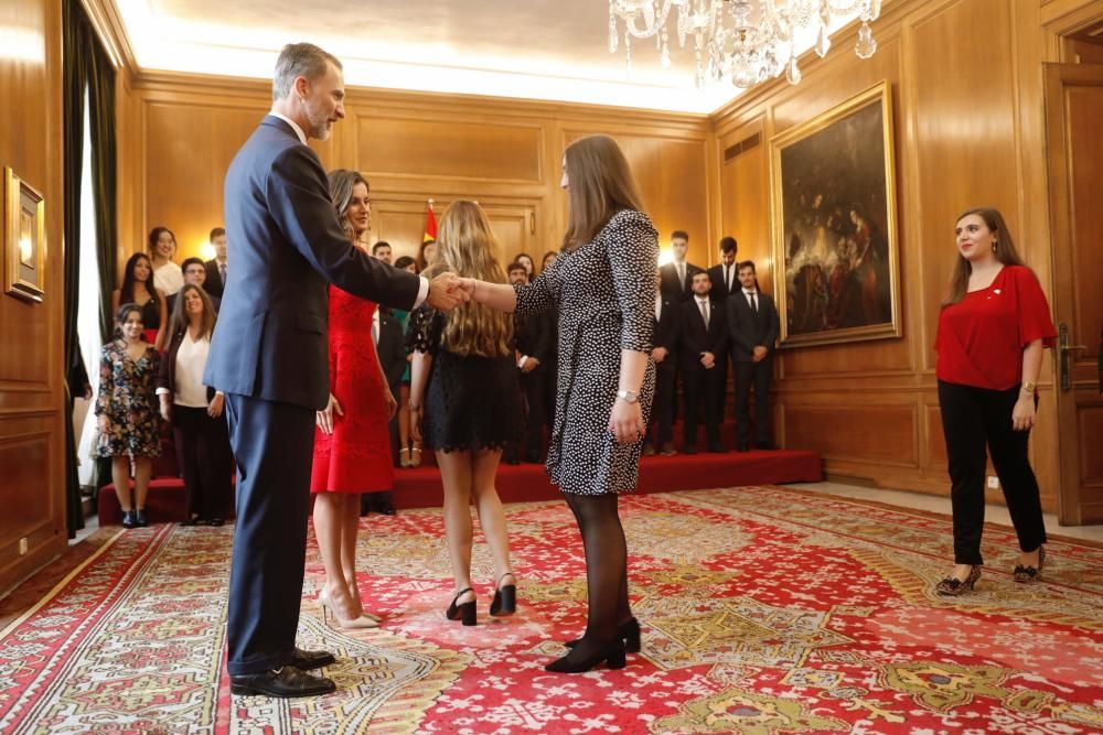 Los Reyes reciben a los mejores estudiantes de la Universidad de Oviedo.