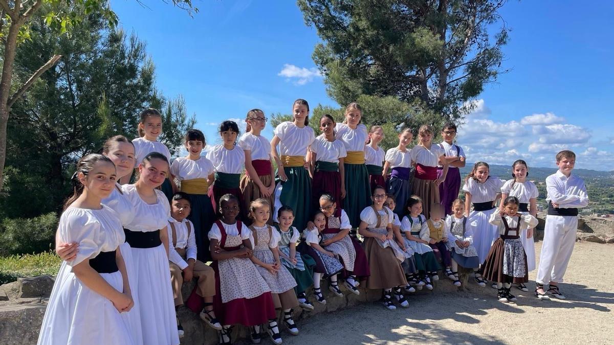 El Casal Cultural Dansaires Manresans omple Manresa de dansa tradicional amb una doble actuació