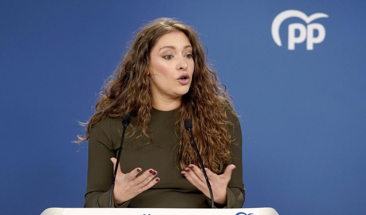 La vicesecretaria del PP, Ester Muñoz durante la rueda de prensa en el Partido Popular.