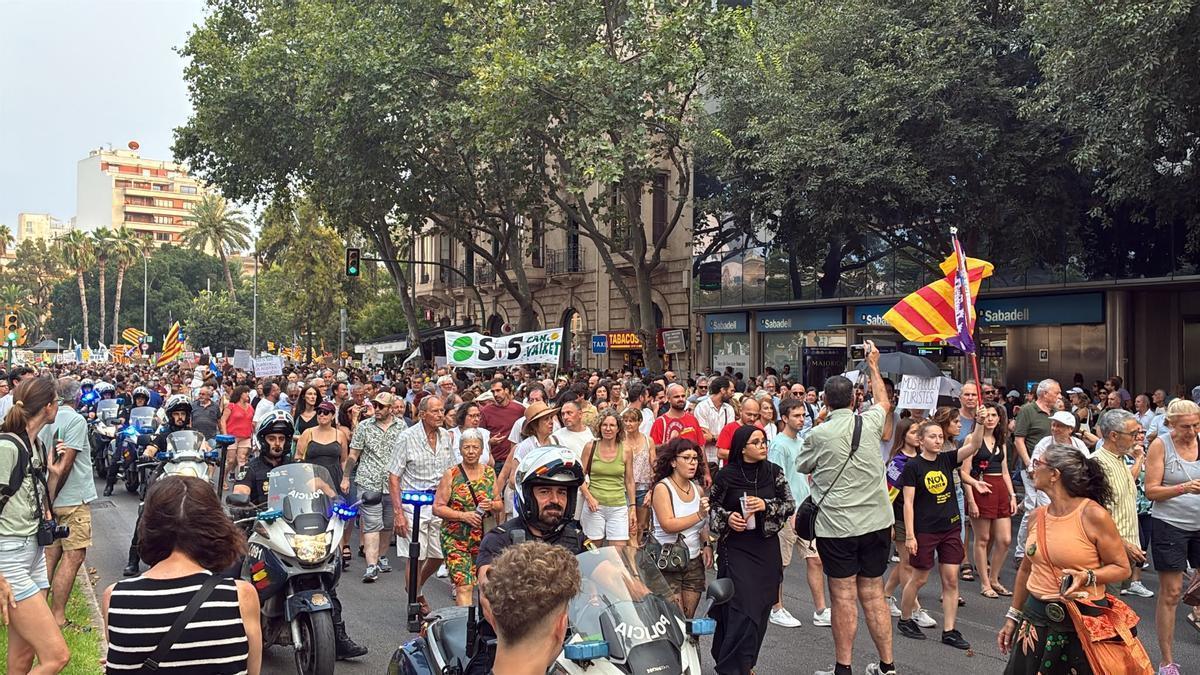 Miles de personas vuelven a tomar Palma para exigir límites al turismo en Mallorca