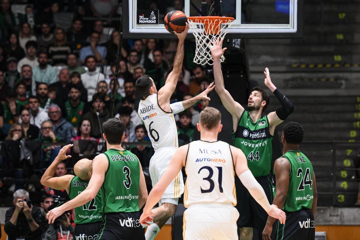 El Real Madrid barrió al Joventut en Badalona.