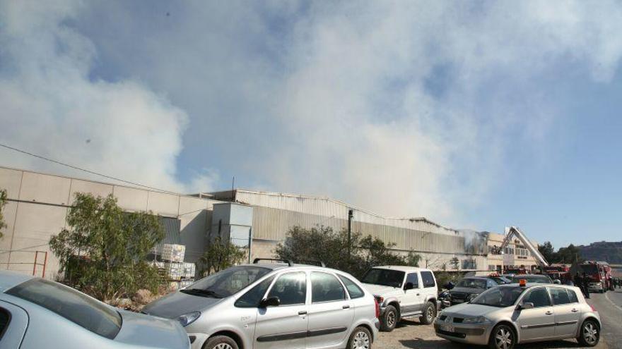 Arde una nave de curtido de pieles en Lorca