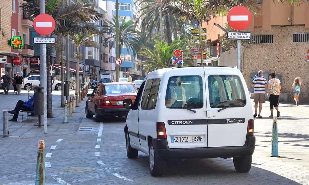 Incumplimiento de la zona peatonal en Olof palme