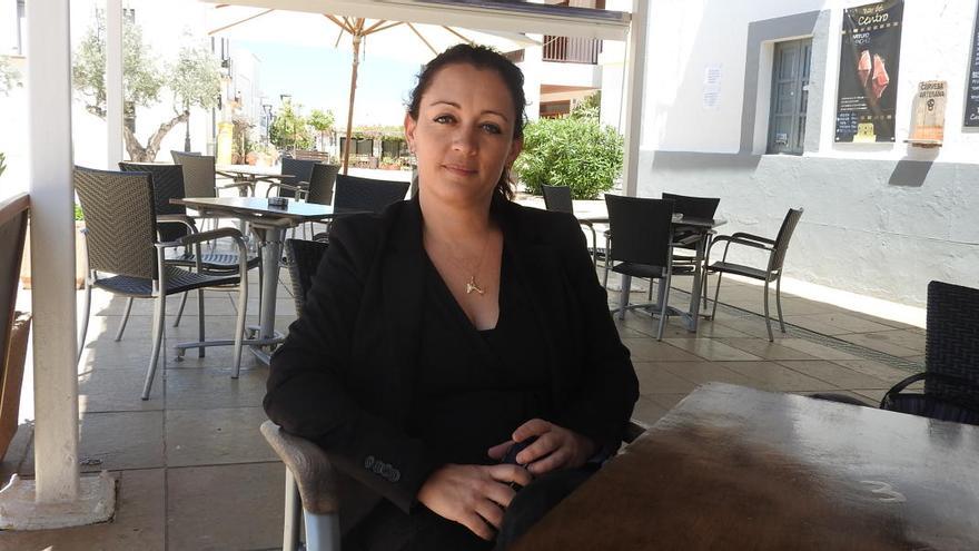 La presidenta del Consell de Formentera, Alejandra Ferrer, ayer en una terraza de Sant Francesc.