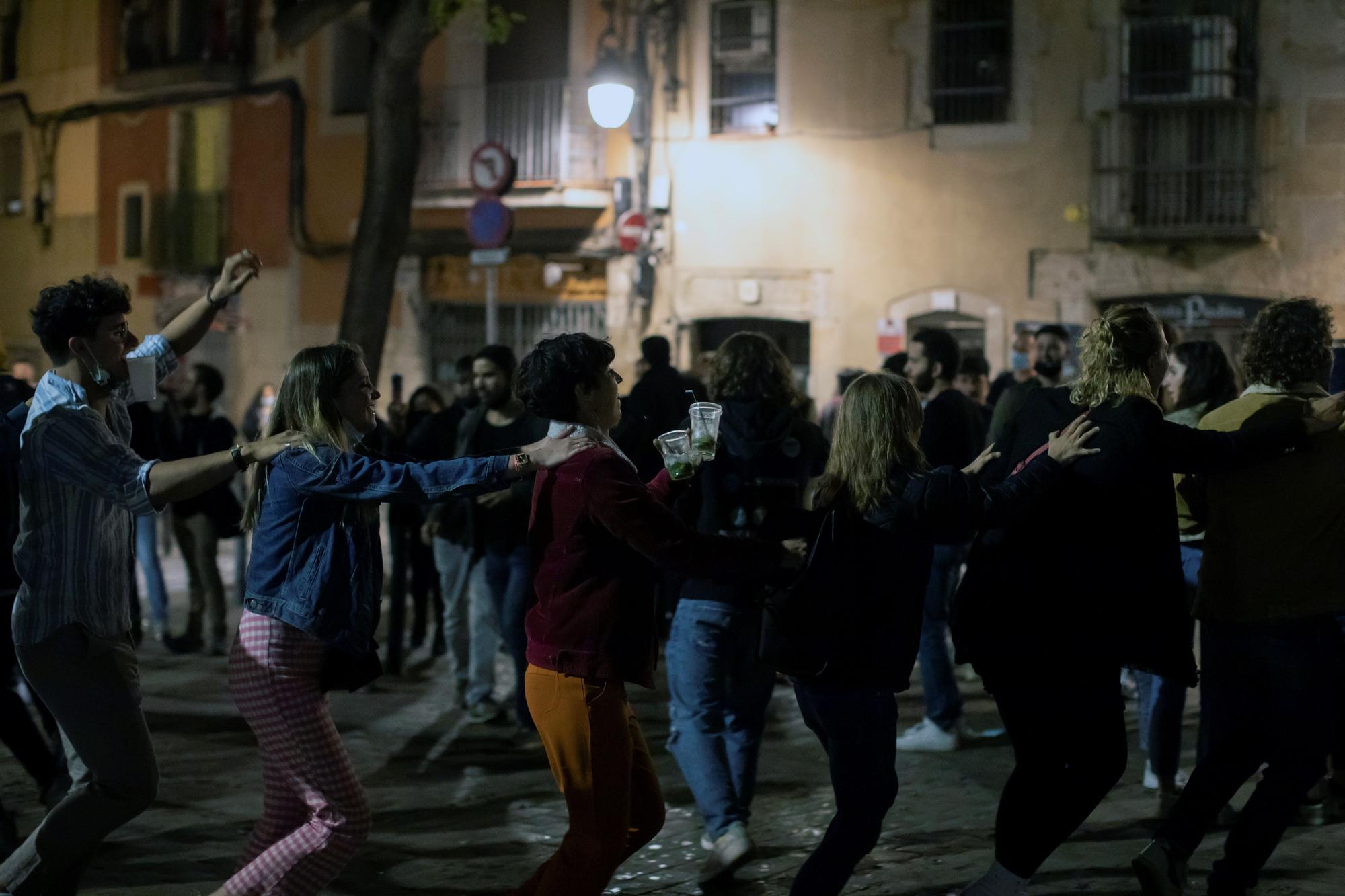 Desallotgen més de 7.000 persones durant la nit de divendres a Barcelona