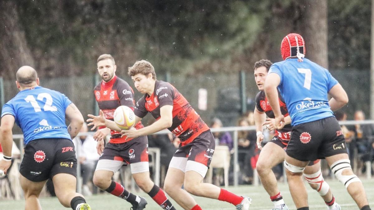 El CAU se coloca a un suspiro del liderato en la fase de ascenso (23-16).
