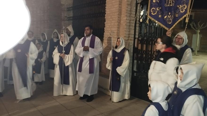 GALERÍA: La procesión de Miércoles Santo en Villalba de la Lampreana se queda en la iglesia