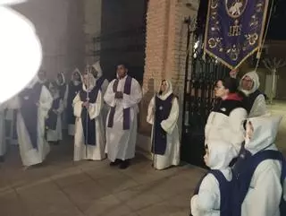 GALERÍA: La procesión de Miércoles Santo en Villalba de la Lampreana se queda en la iglesia