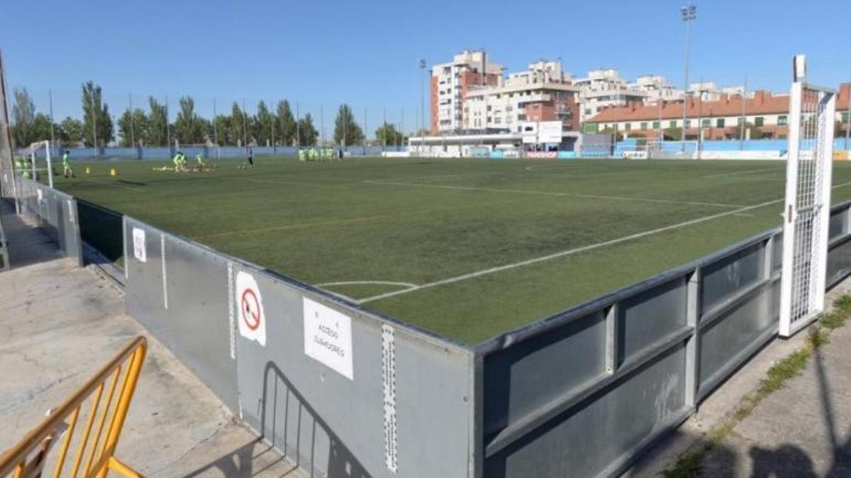 El campo de fútbol de Santa Isabel, tras su última reforma.