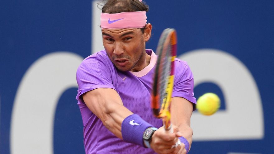 Nadal sufre en su debut en Barcelona