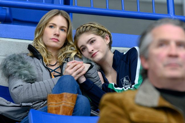 January Jones y Willow Shields en 'Spinning out'