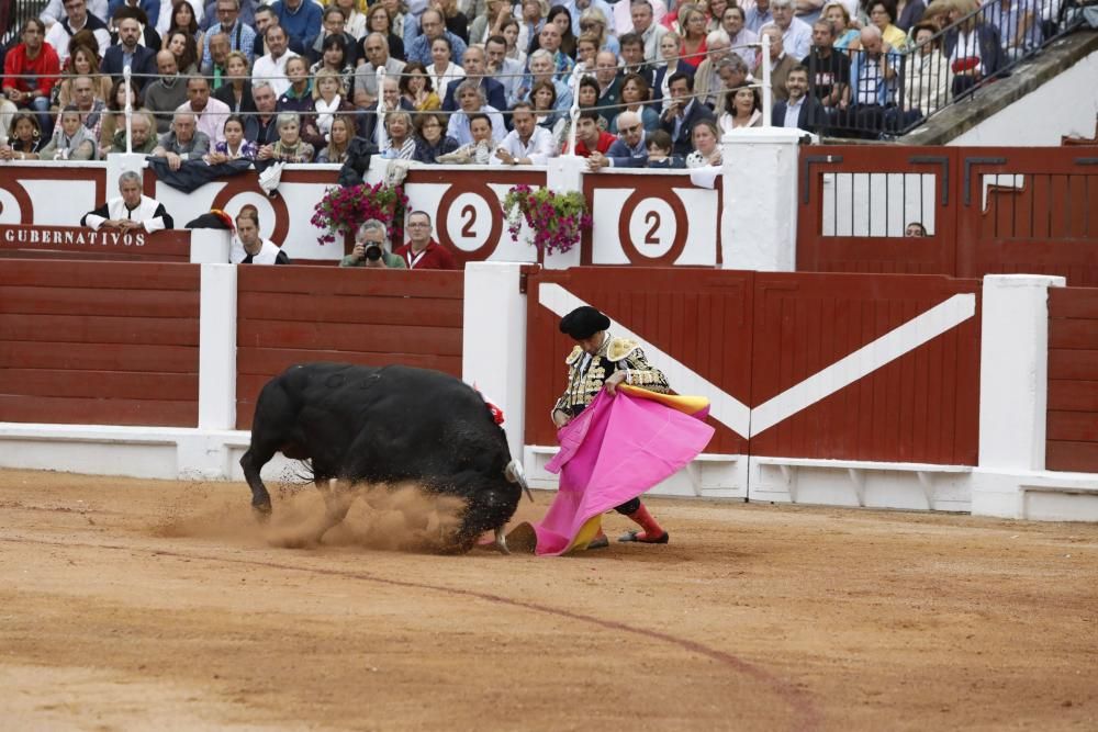 Perera pone el broche perfecto a la feria.