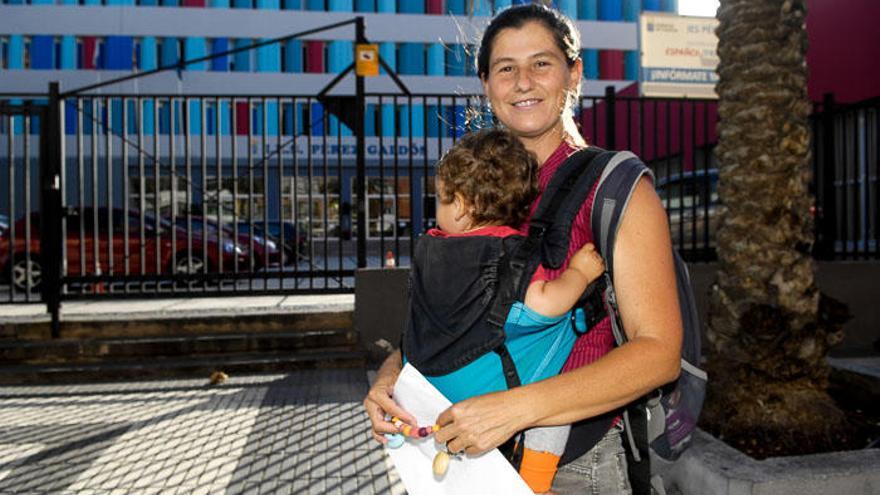 Una estudiante defiende el derecho a asistir con su bebé lactante a un ciclo de educación infantil