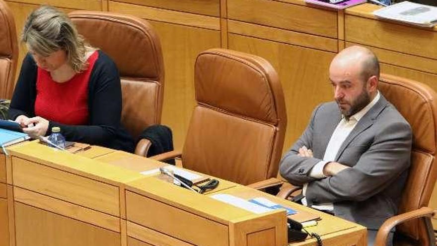 Carmen Santos y Luís Villares en el Parlamento. // Xoán Álvarez
