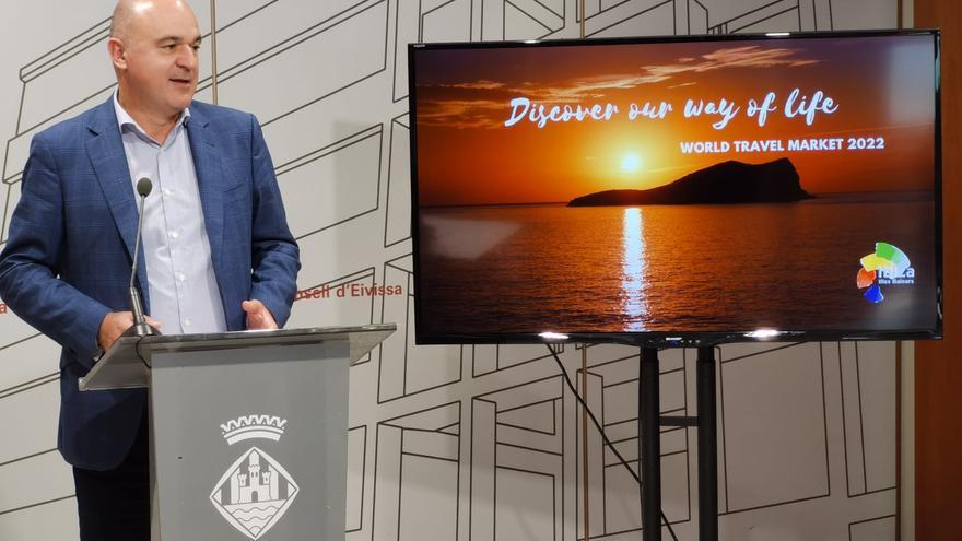 El presidente del Consell y conseller de Turismo, Vicent Marí, explica los objetivos de la isla en la WTM.