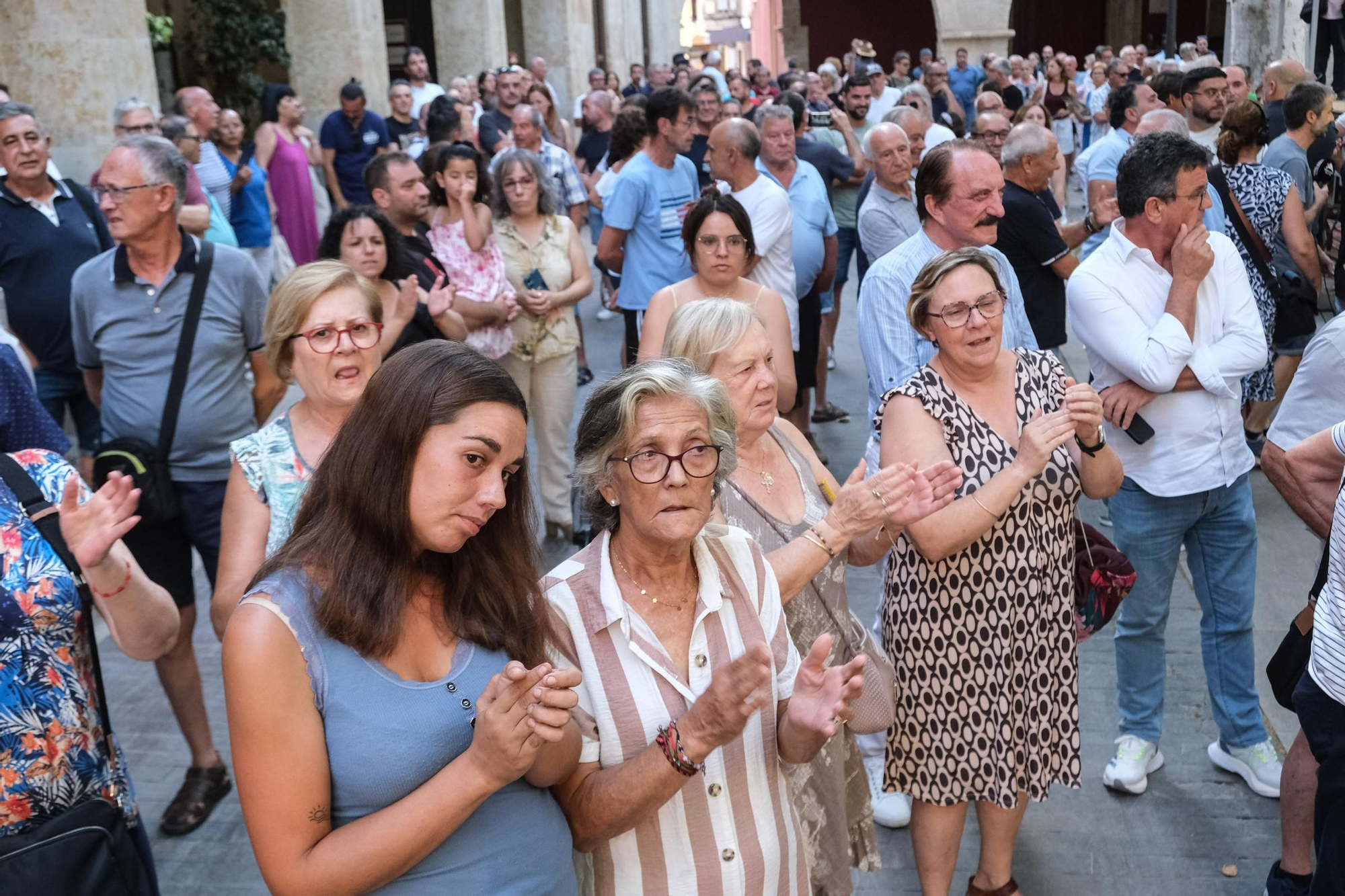 Concentración en apoyo al alcalde de Aspe