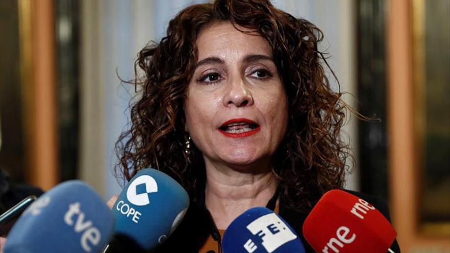 La ministra de Hacienda asegura que los Presupuestos se aprobarán este mes