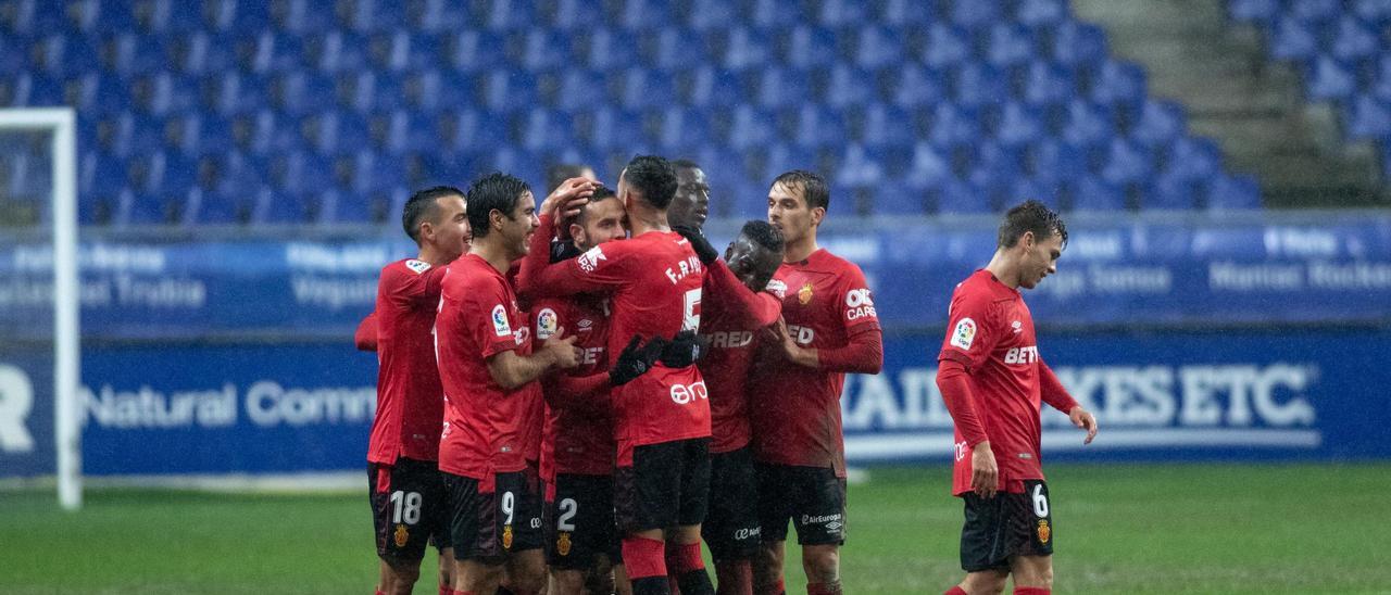 El equipo celebra un gol en el encuentro, Real Oviedo - Real Mallorca.