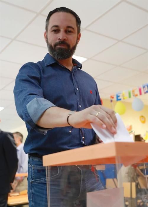 Santiago Abascal vota el 26M.