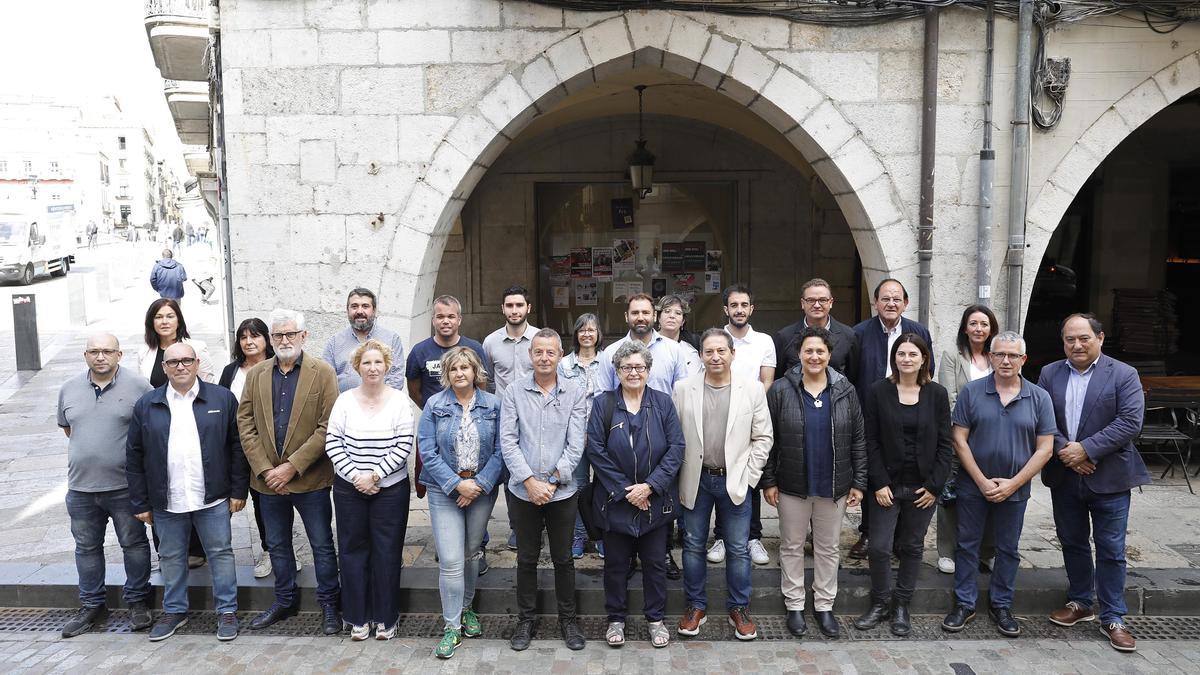 Una imatge d'arxiu dels candidats d'Independents de la Selva, a la plaça del Vi de Girona.