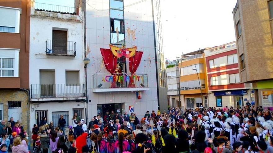 Torreblanca conciencia sobre medio ambiente con el Carnaval