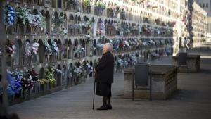 Festividad de Todos los Santos en el cementerio del Poblenou
