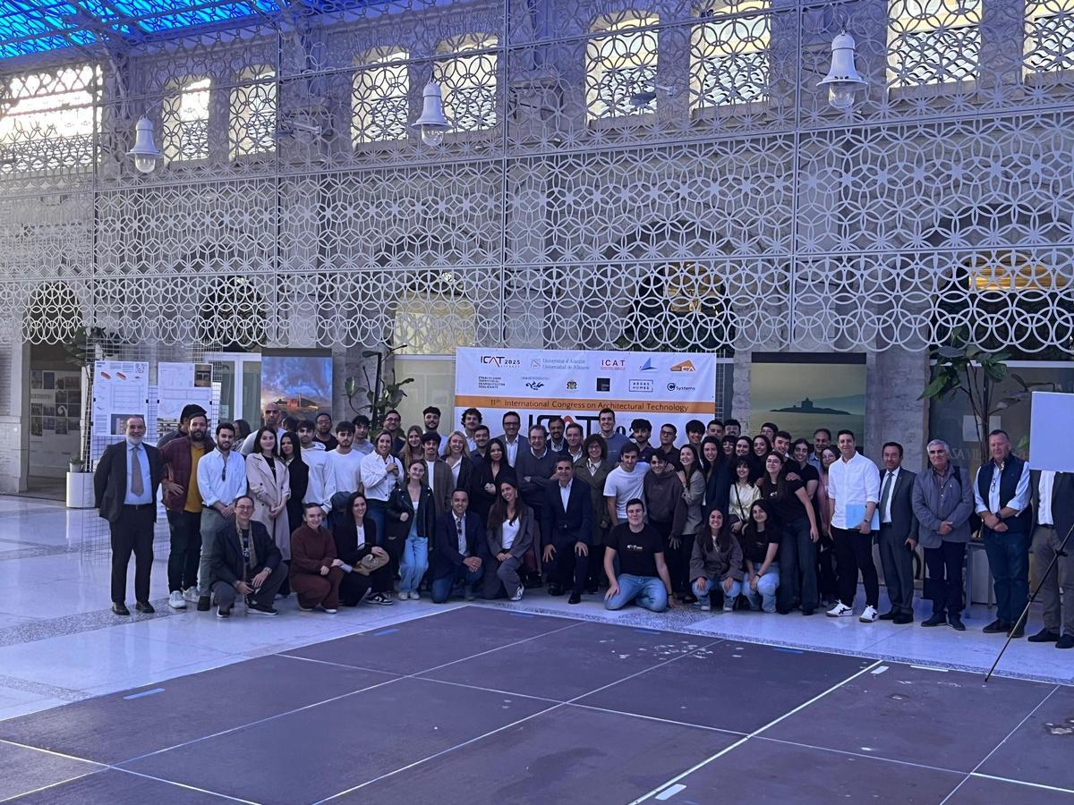 Foto de grupo de los asistentes al Congreso Internacional de Tecnología Arquitectónica de la UA