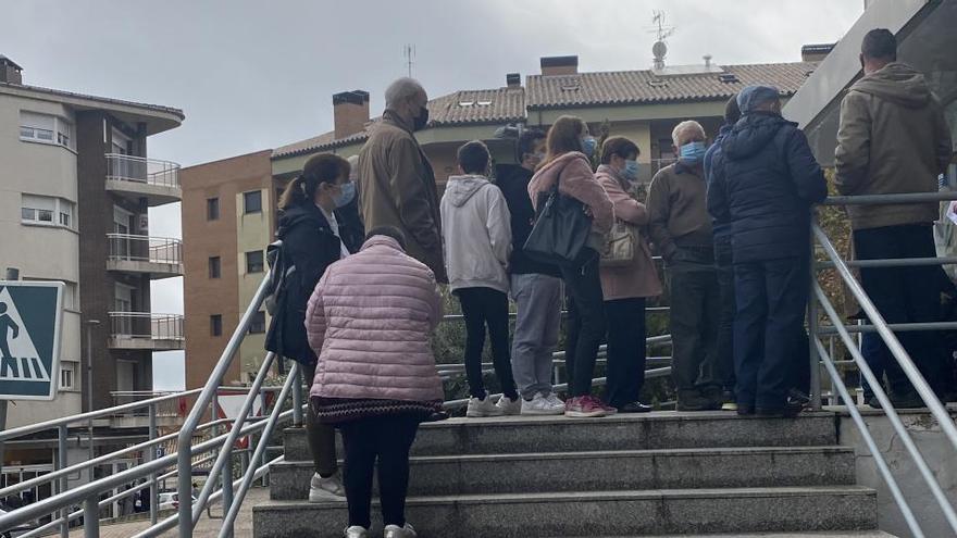 Cues a l&#039;exterior del CAP Berguedà.