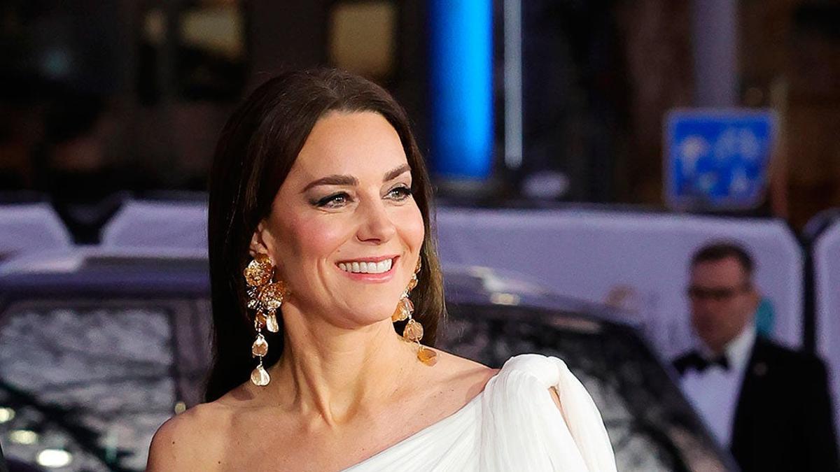 Kate Middleton aparece en los Bafta 2023 con pendientes de Zara y vestido reciclado