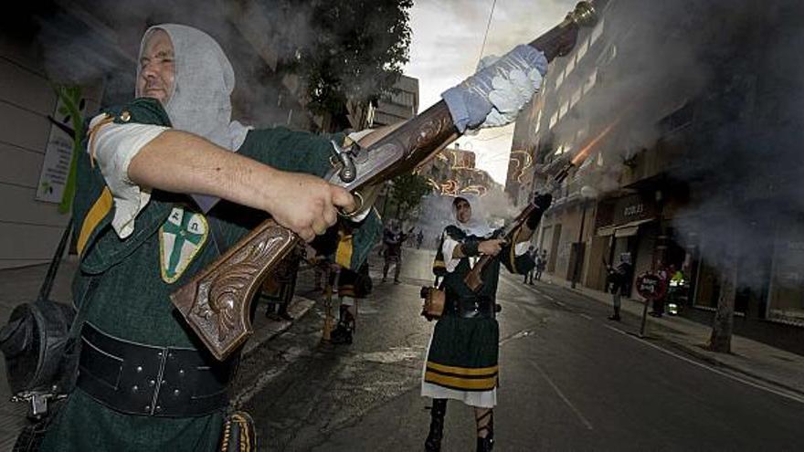 Rendición del castillo en posesión del bando moro ante los caballeros cristianos.