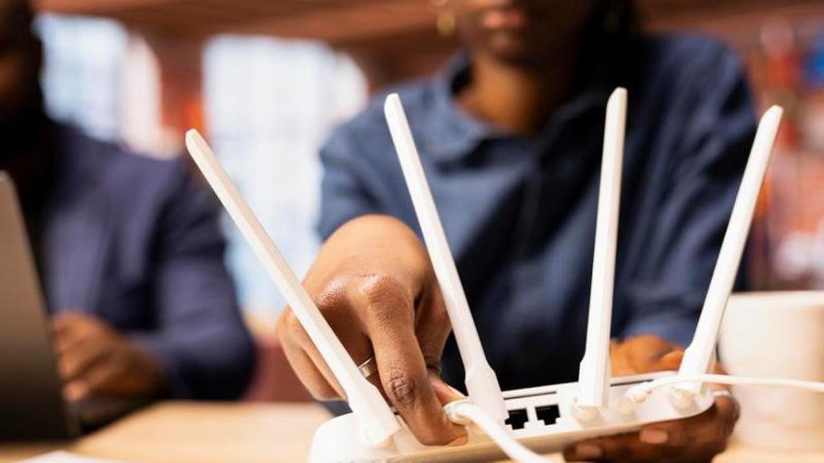 El truco para mejorar la conexión del router que cada día conoce más gente: solo necesitas una moneda