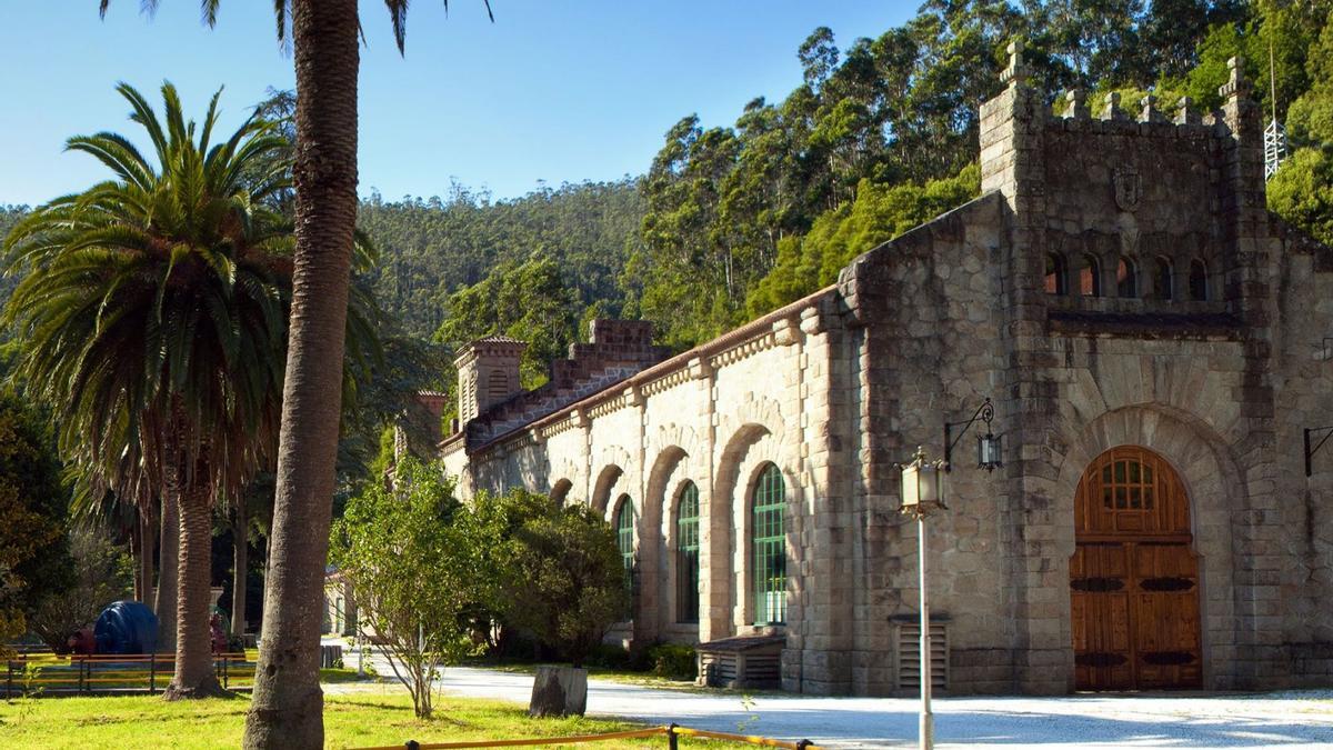 La conocida como Catedral industrial de Galicia, situada a orillas del río Tambre